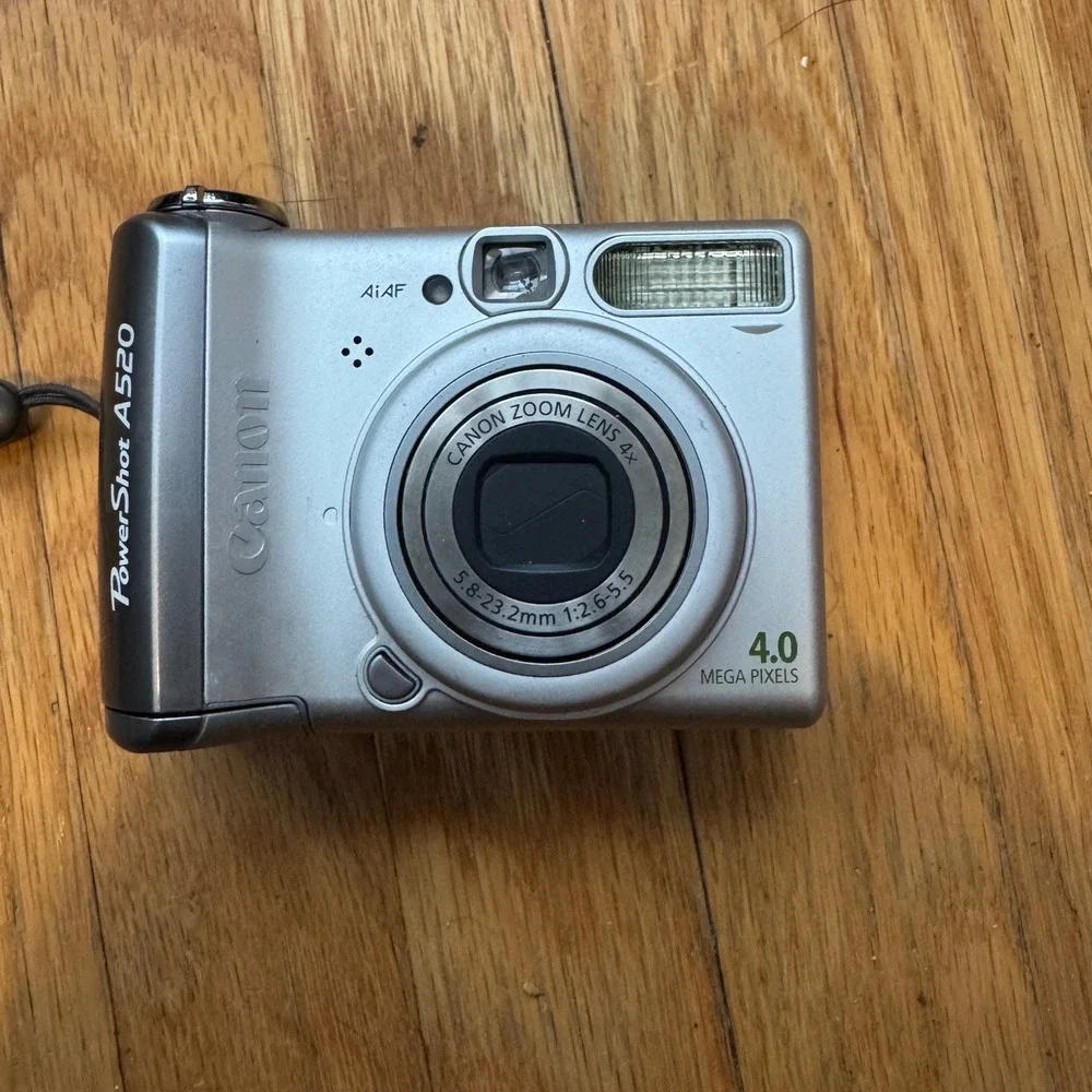 Canon PowerShot A520 Digital Camera 4.0MP 4x Zoom Silver PC1106 For Parts Repair - Picture 1 of 7